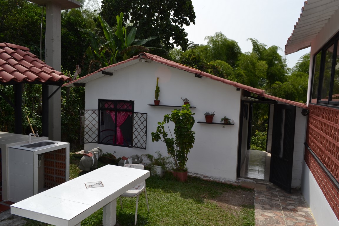 VENTA O PERMUTA POR VEHÍCULOS DE ALTA GAMA. CASA CAMPESTRE